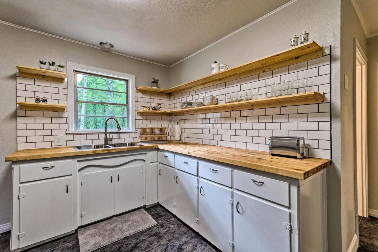Centrally Located Hot Springs Home With Deck! Kültér fotó
